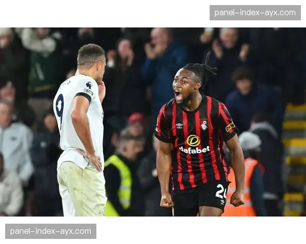 终场哨响，卢顿主帅爱德华兹仰望积分榜，保级希望尚存