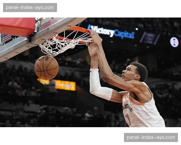 文班亚马三节砍下30+15+8，马刺主场大胜火箭锁定附加赛席位