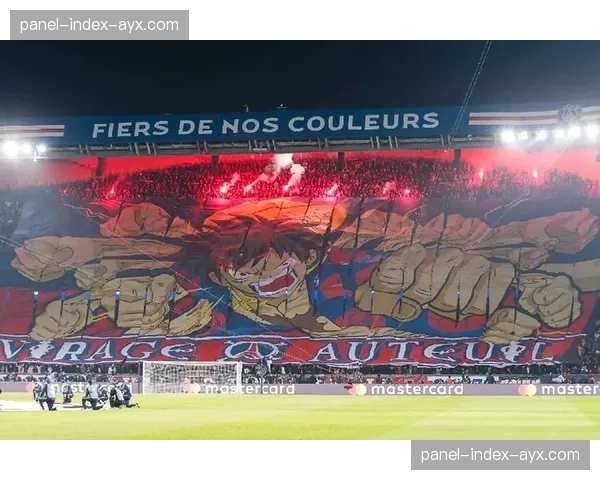 球迷看台打出巨型TIFO，纪念俱乐部成立132周年